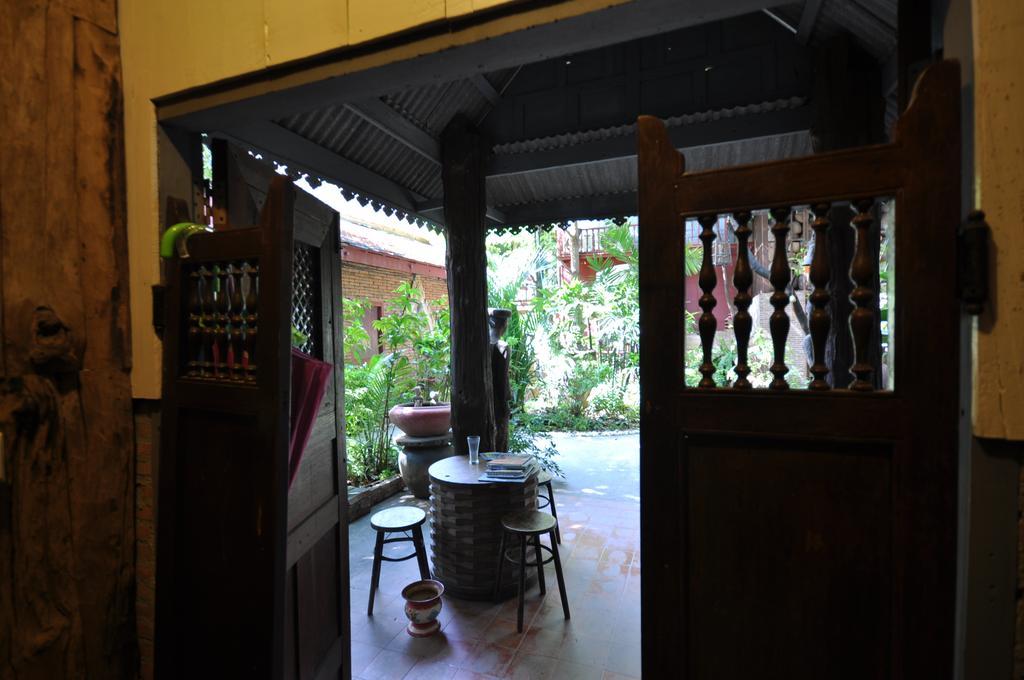Ayutthaya Bouchic Hostel Dış mekan fotoğraf
