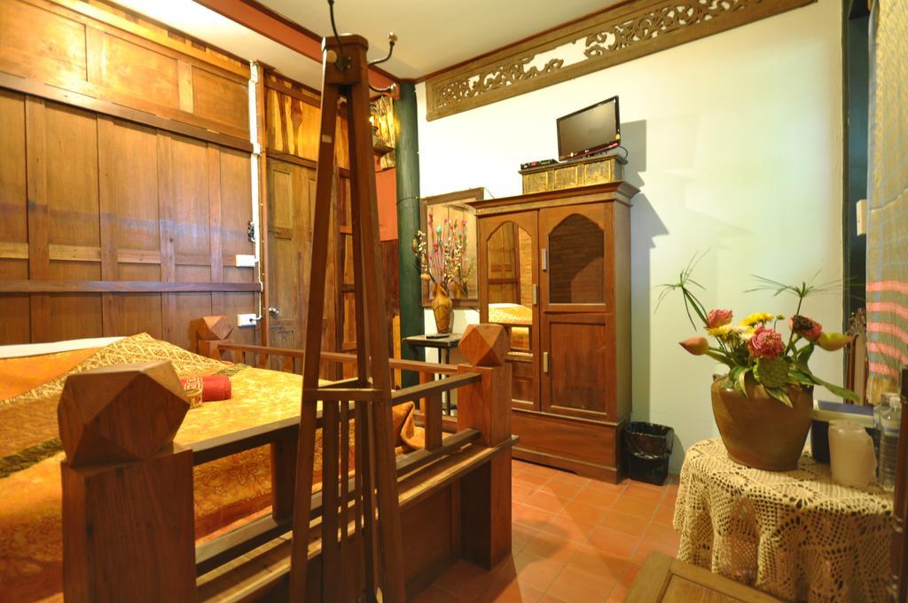 Ayutthaya Bouchic Hostel Dış mekan fotoğraf