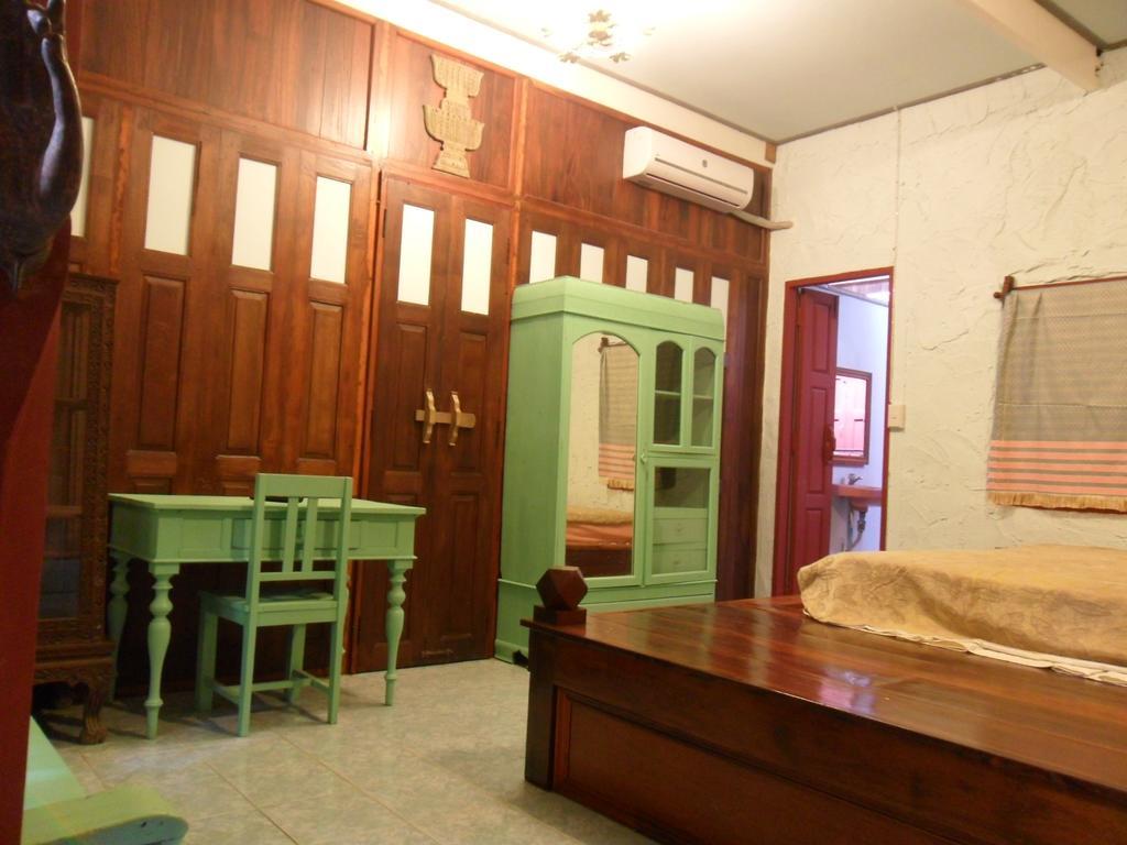 Ayutthaya Bouchic Hostel Dış mekan fotoğraf