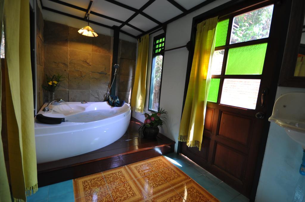 Ayutthaya Bouchic Hostel Dış mekan fotoğraf