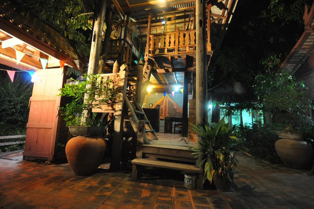 Ayutthaya Bouchic Hostel Dış mekan fotoğraf