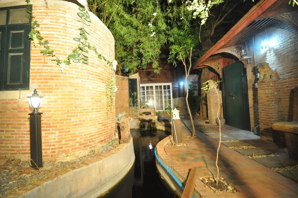 Ayutthaya Bouchic Hostel Dış mekan fotoğraf