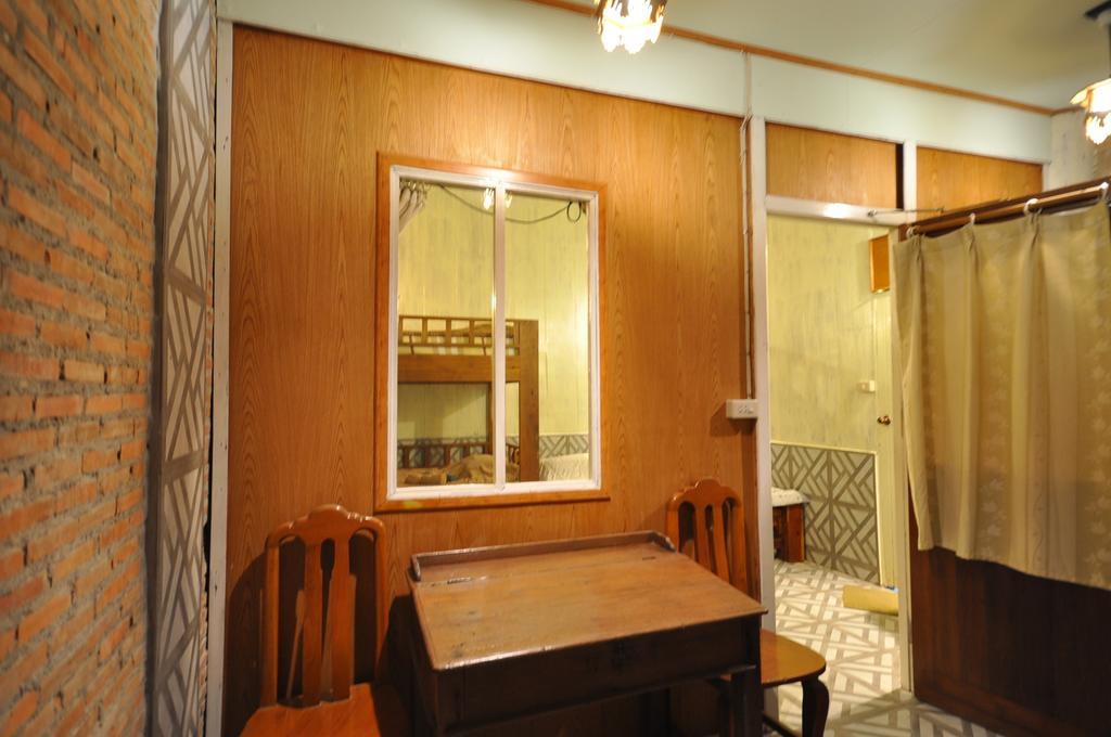 Ayutthaya Bouchic Hostel Dış mekan fotoğraf
