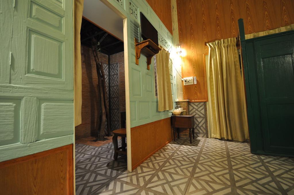 Ayutthaya Bouchic Hostel Dış mekan fotoğraf