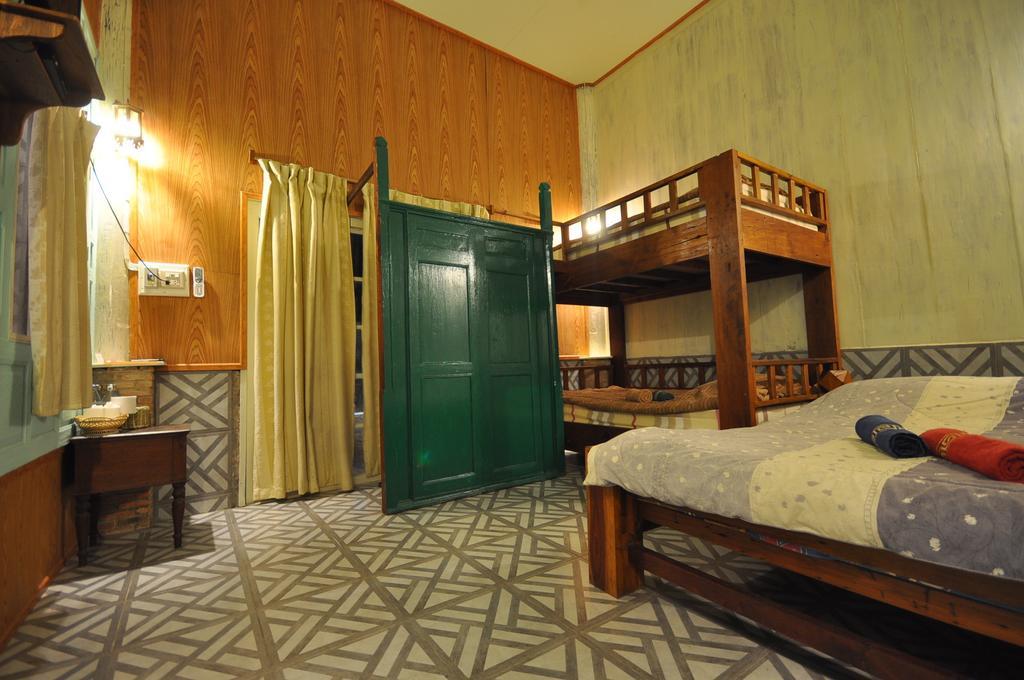 Ayutthaya Bouchic Hostel Dış mekan fotoğraf