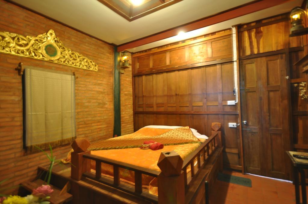 Ayutthaya Bouchic Hostel Dış mekan fotoğraf