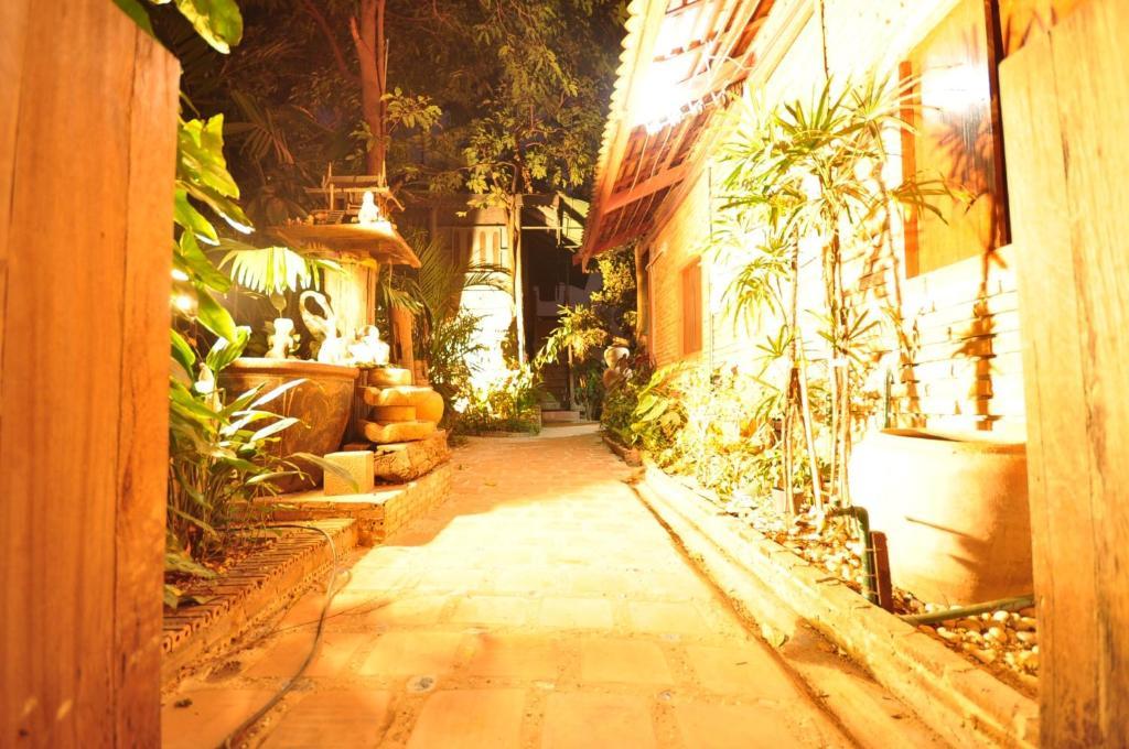 Ayutthaya Bouchic Hostel Dış mekan fotoğraf