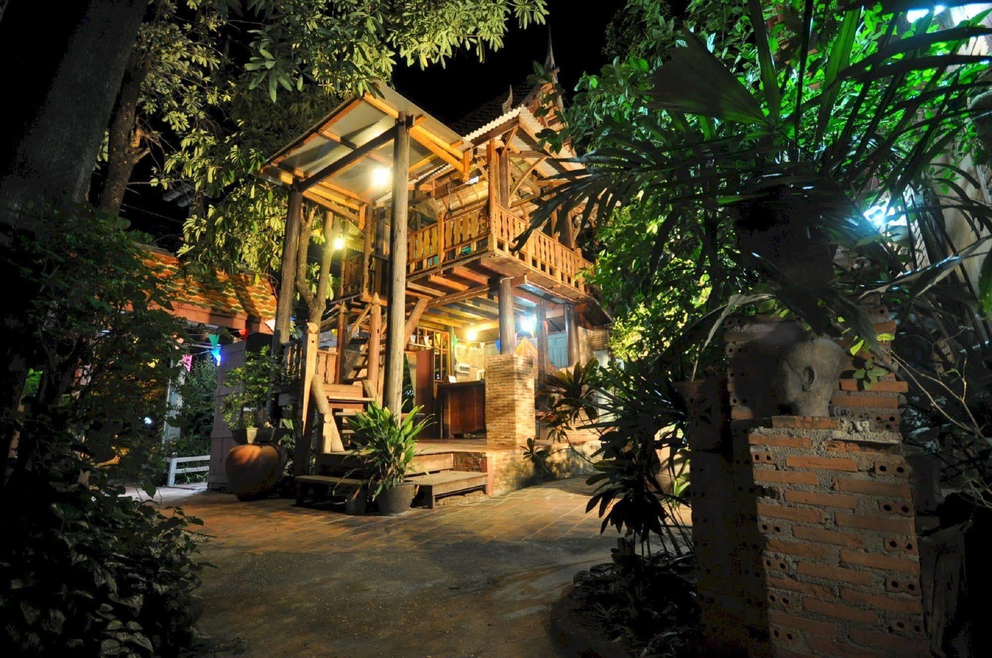 Ayutthaya Bouchic Hostel Dış mekan fotoğraf