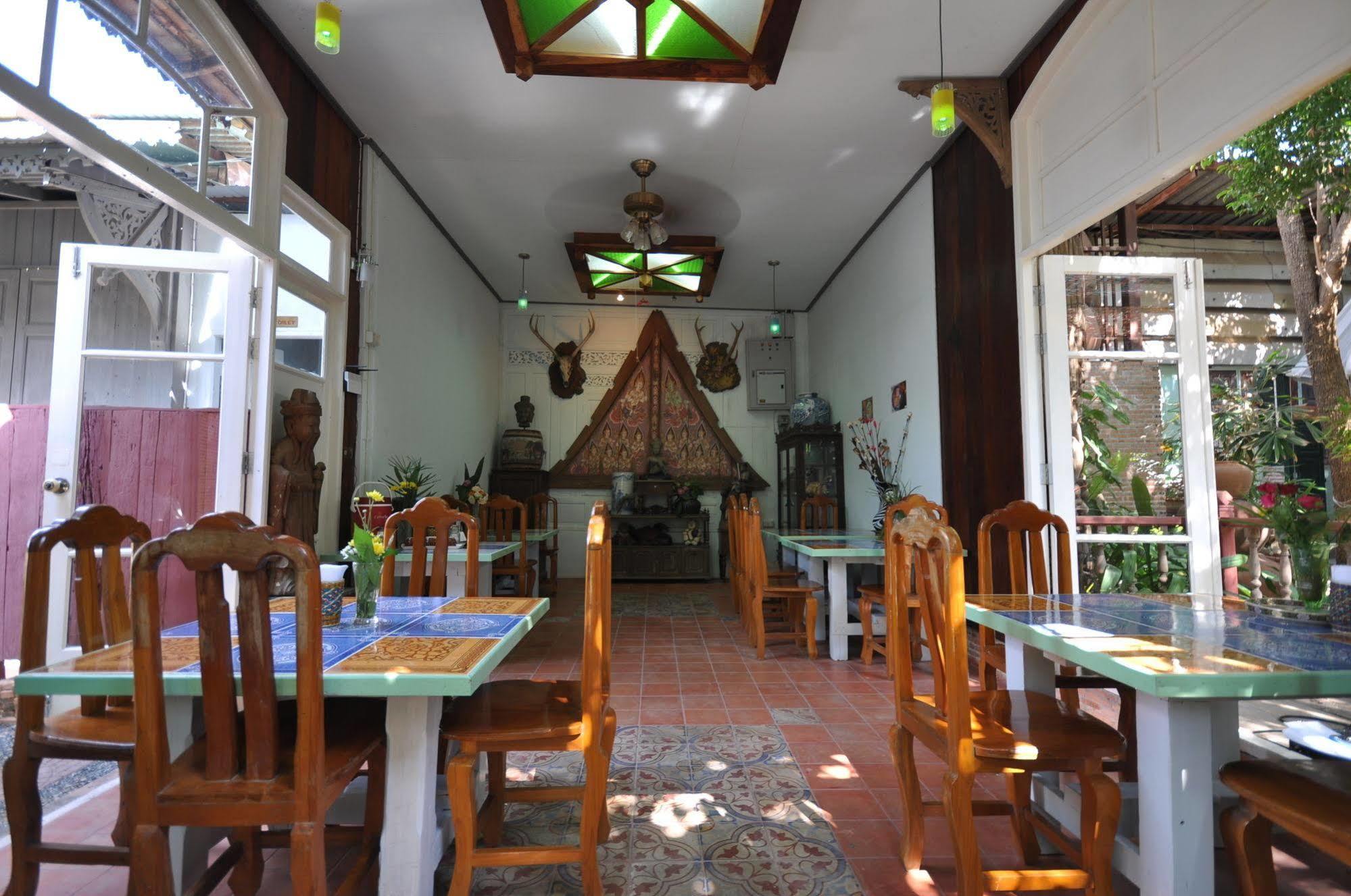 Ayutthaya Bouchic Hostel Dış mekan fotoğraf