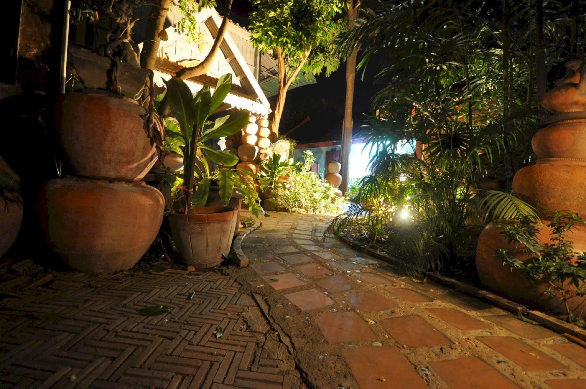 Ayutthaya Bouchic Hostel Dış mekan fotoğraf