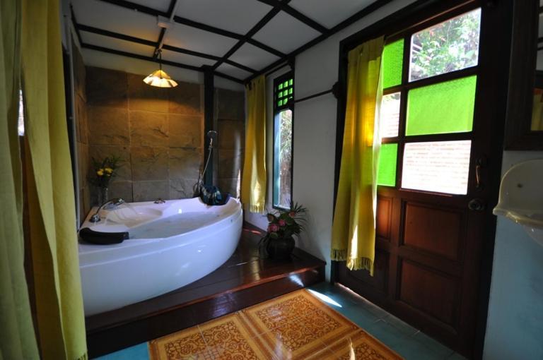 Ayutthaya Bouchic Hostel Dış mekan fotoğraf
